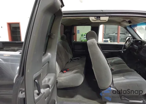 2004 Chevrolet Silverado 1500 Ls z USA, uszkodzony, nr VIN 2GCEC19V741218917